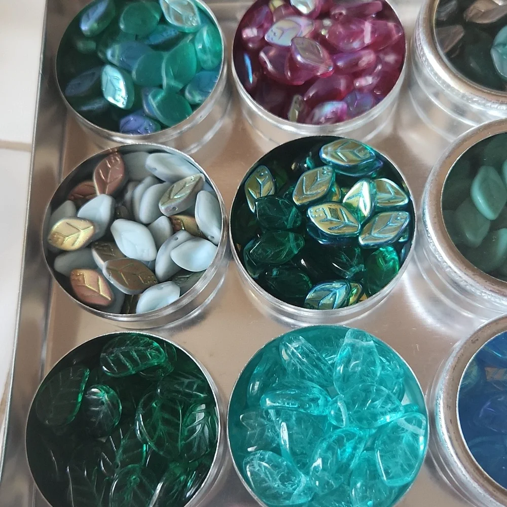 Leaves beads sampler kit pressed czech glass - Picture 2 of 3